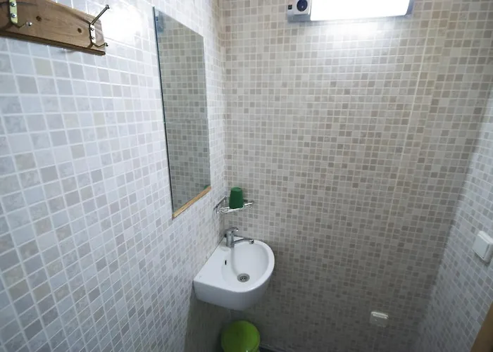 منتزه العطل Vaerava Farm *